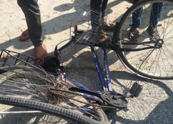 गढीमा दुर्घटनामा परी साइकलयात्री गम्भीर घाइते