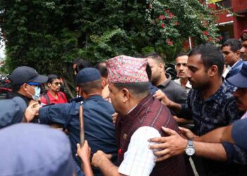 सरकारी वकिलको कार्यालयमा सांसद शर्माका समर्थक र प्रहरीबीच हातपातको आरोप